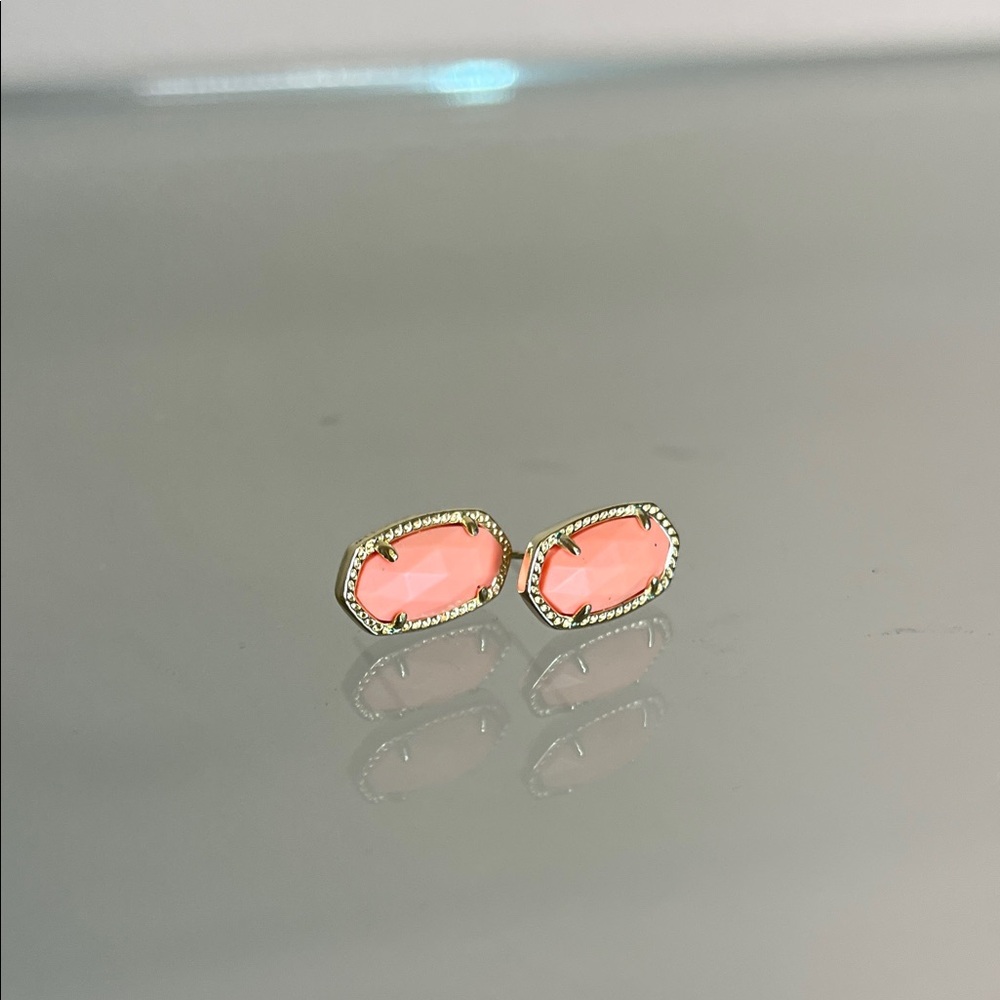 Kendra Scott Emilie Gold Stud Earrings in Coral